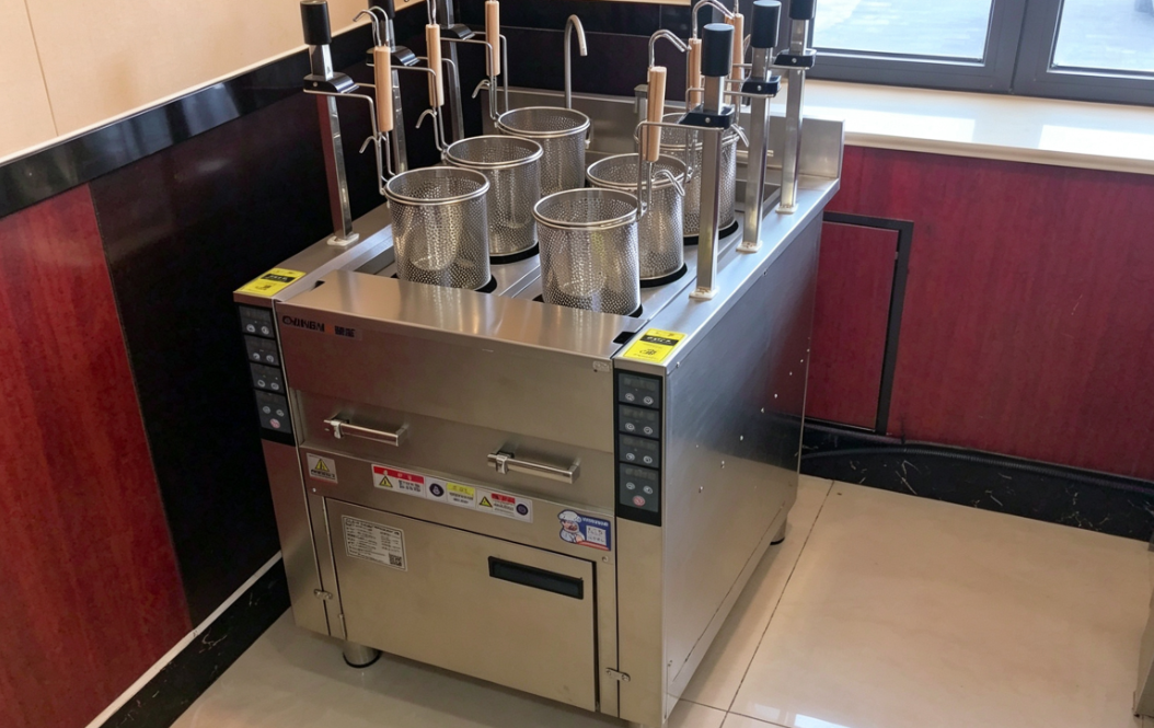 Commercial Noodle Cooker Selection Guide: Auto-Lift vs Round Barrel vs Gas — Match Machine to Bowl Count